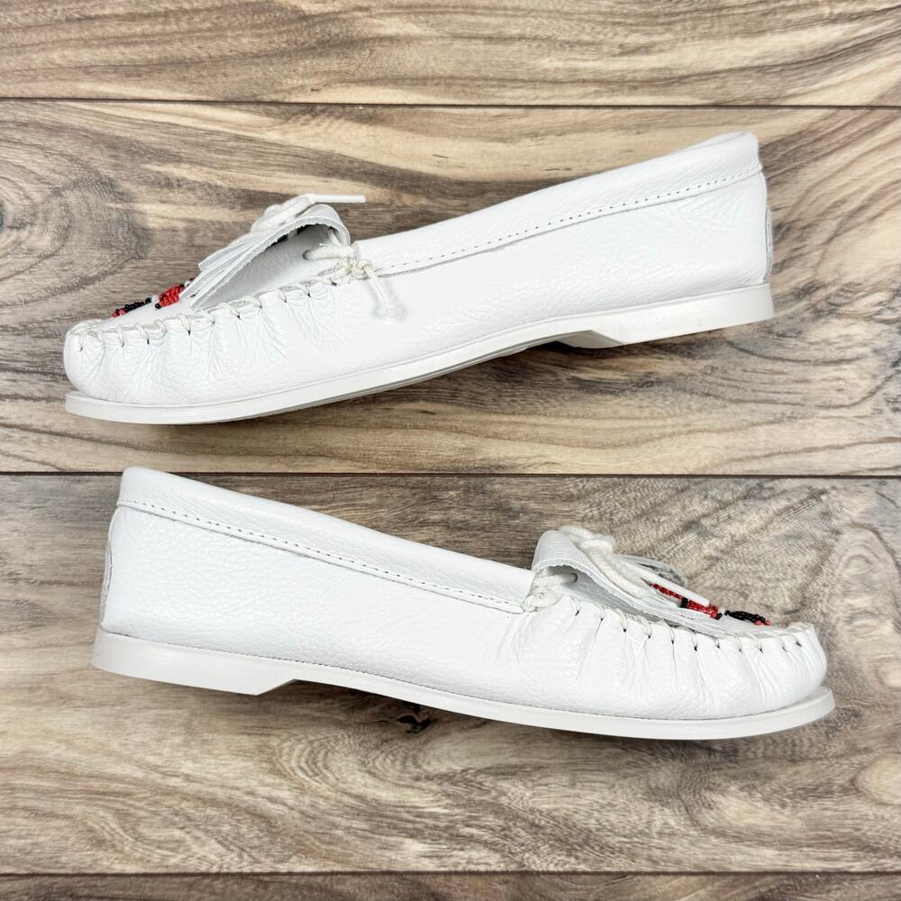NIB Minnetonka 9 Thunderbird Boat Moccasin Flats Loafers White Smooth Leather - Picture 6 of 11